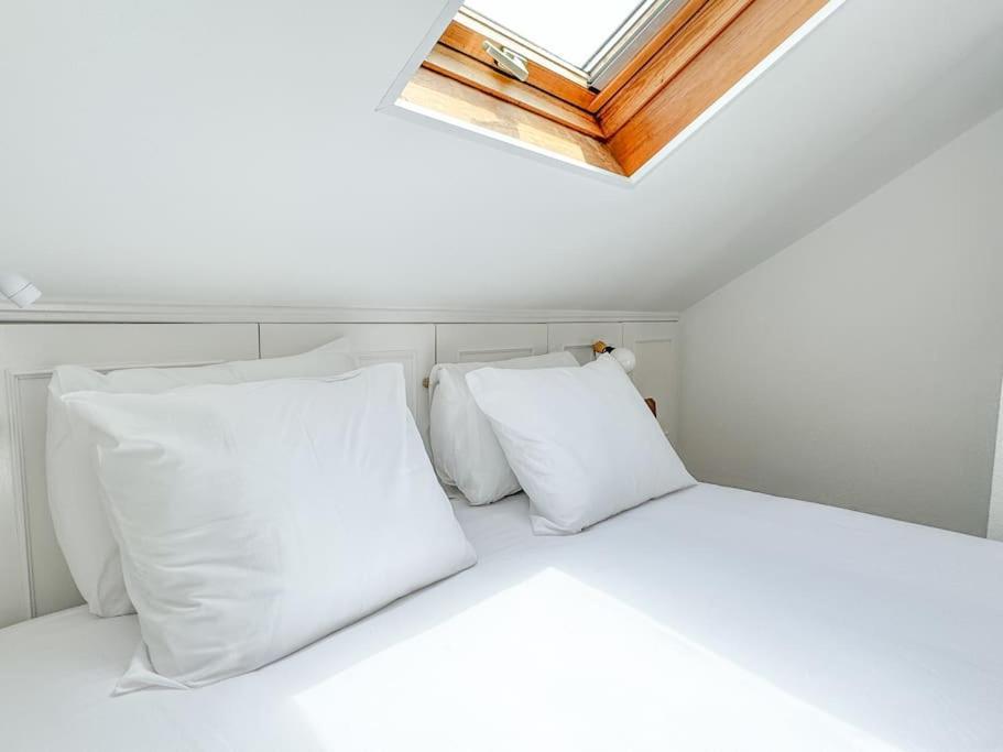 Costa Inn Beach House With Pool By Homeful Homes Costa da Caparica Extérieur photo
